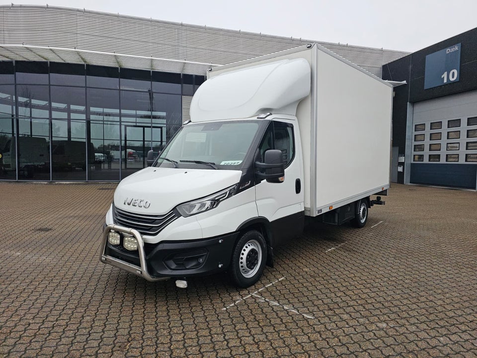 Iveco Daily 3,0 35S18 4100mm Box m/lift AG8