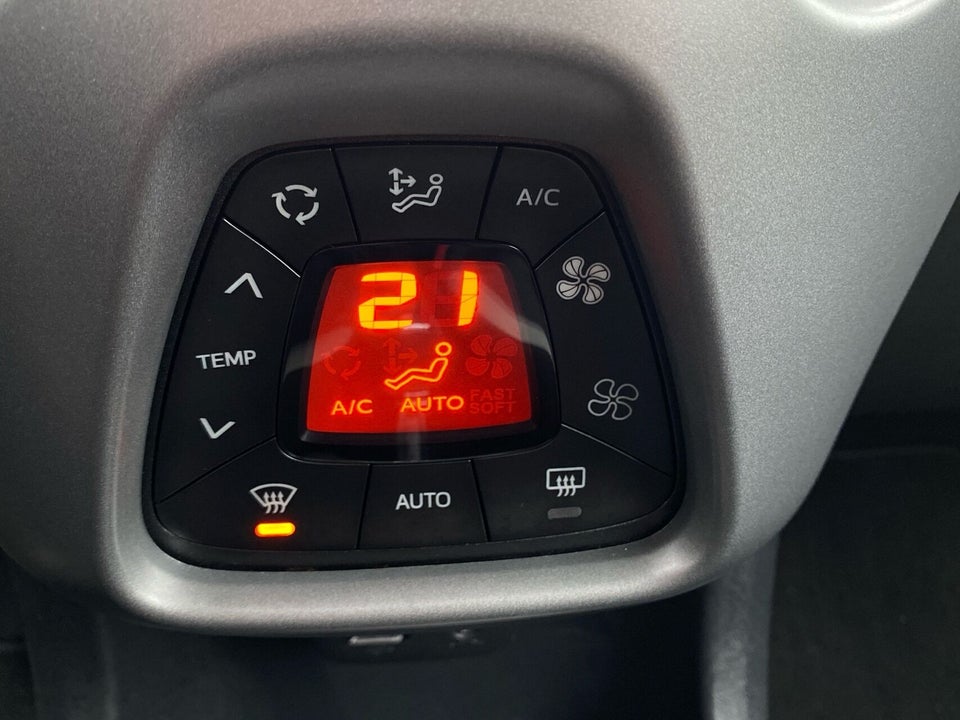 Toyota Aygo 1,0 VVT-i x-press x-shift 5d