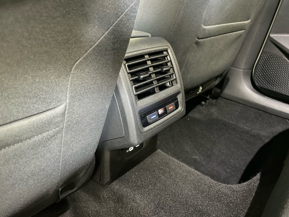 VW Golf VIII 1,5 eTSi 130 Life Variant DSG 5d