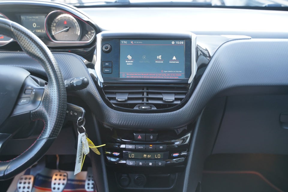 Peugeot 2008 1,6 BlueHDi 100 GT Line Sky 5d