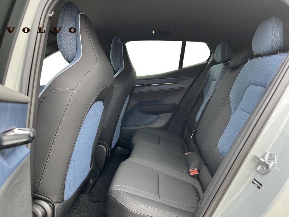 Volvo EX30 Extended Range Plus 5d