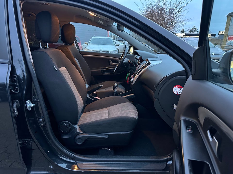 Kia Ceed 1,6 CVVT Exclusive Fashion SW 5d