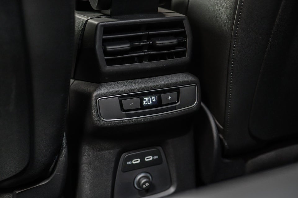 Audi Q4 e-tron 45 S-line quattro 5d