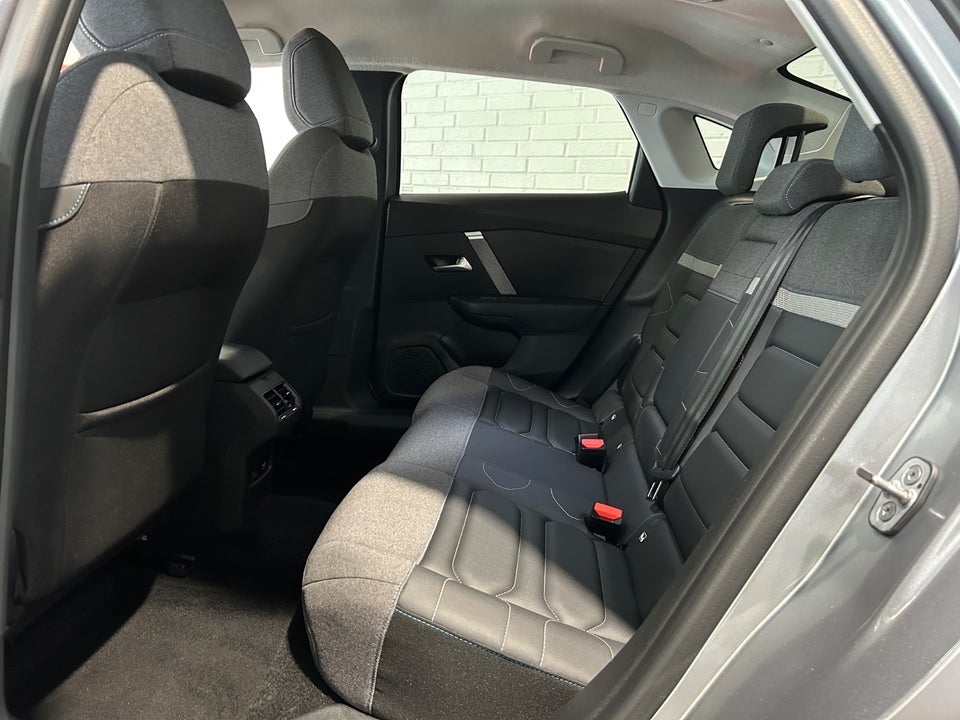 Citroën ë-C4 X 50 Shine 4d