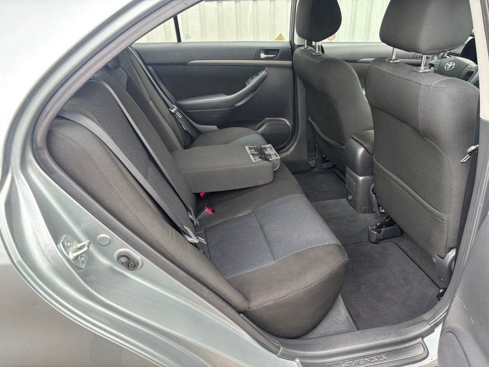 Toyota Avensis 1,8 Sol+ 4d