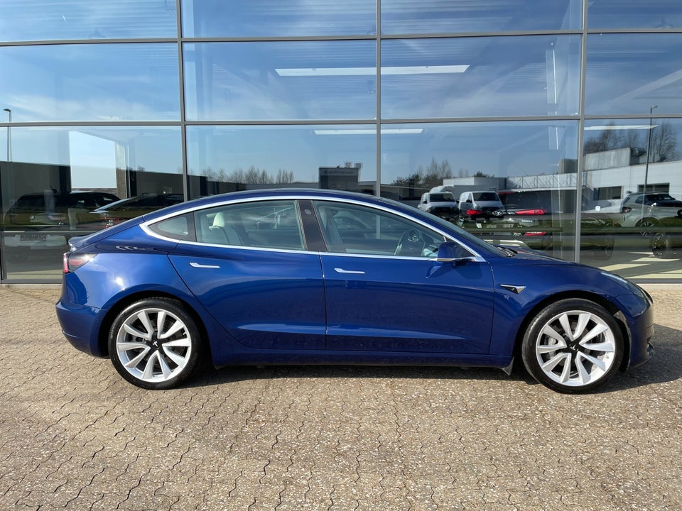 Tesla Model 3 Standard Range+ RWD 4d