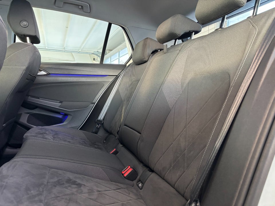 VW Golf VIII 1,4 eHybrid DSG 5d