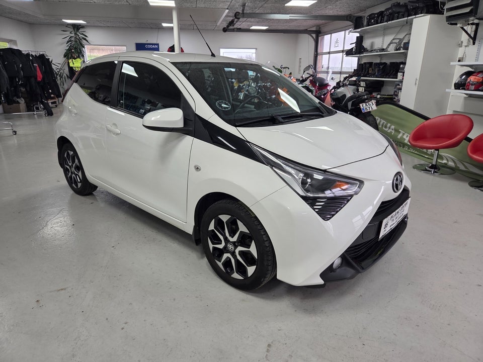 Toyota Aygo 1,0 VVT-i x-play Comfort 5d