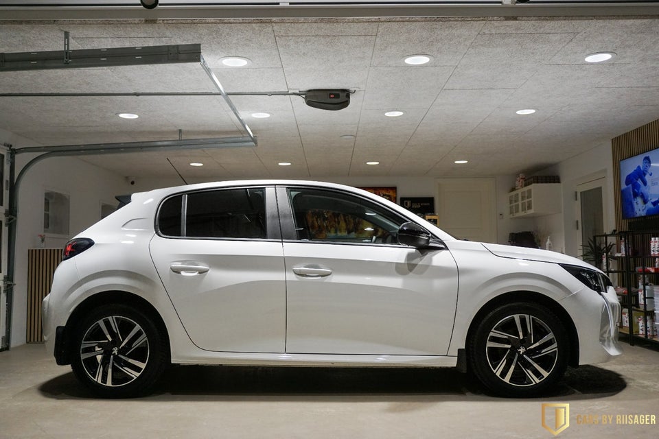 Peugeot 208 1,2 PureTech 75 Black Limited 5d