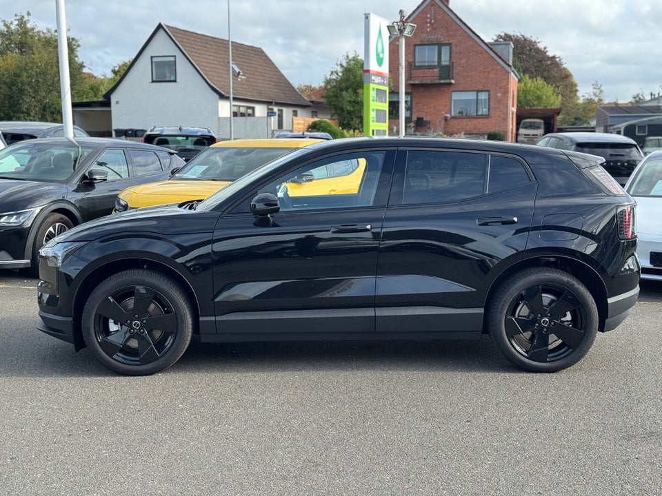 Volvo EX30 Extended Range Black Edition 5d