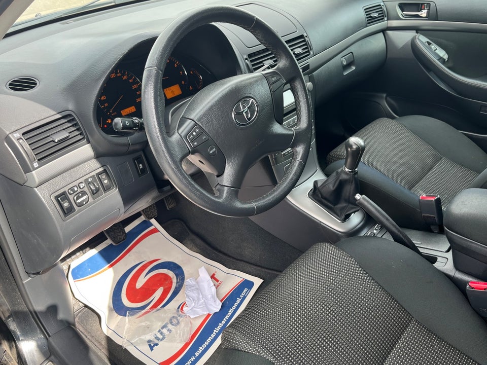 Toyota Avensis 2,0 Sol stc. 5d