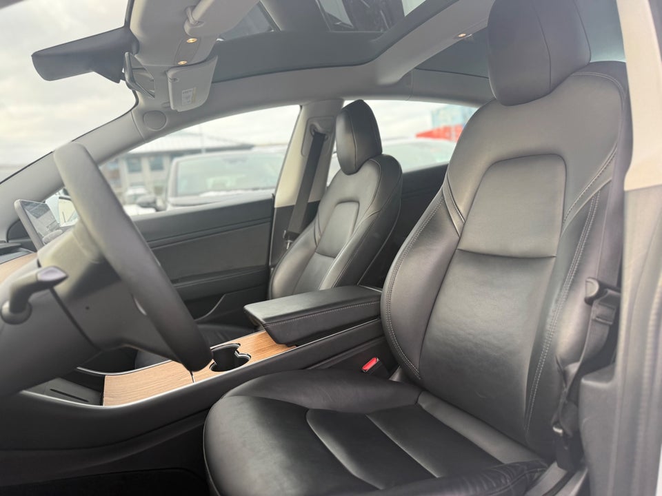 Tesla Model 3 Standard Range+ RWD 4d