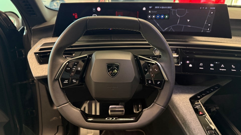 Peugeot e-3008 77 GT Pack 5d