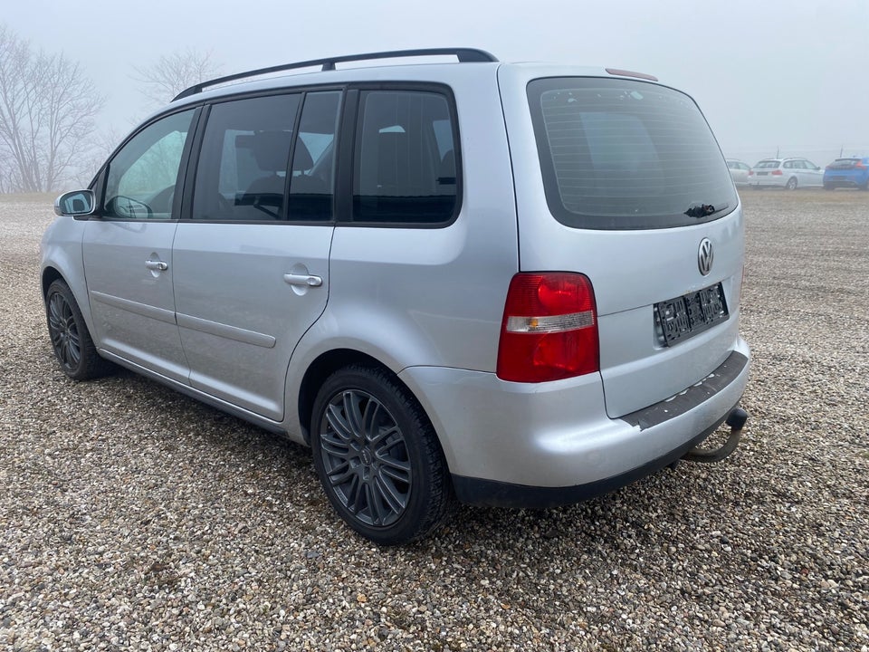 VW Touran 1,6 FSi 5d
