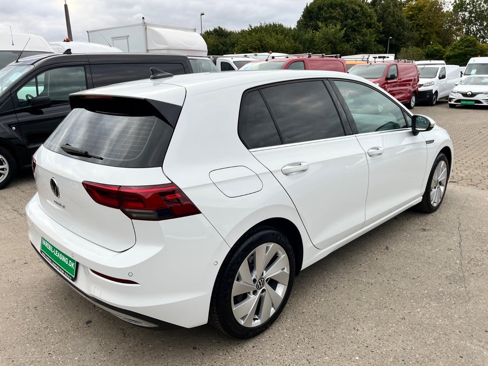 VW Golf VIII 2,0 TDi 150 Style DSG Van 5d