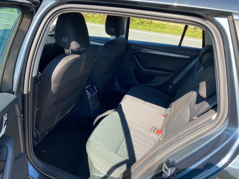 Skoda Octavia 2,0 TDi 150 Celebration Combi DSG 5d