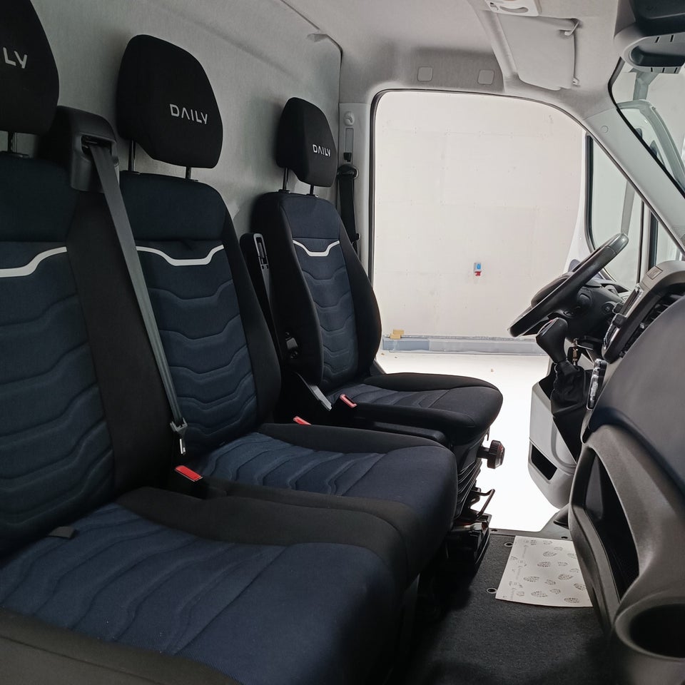 Iveco Daily 2,3 35S16 12m³ Van AG8