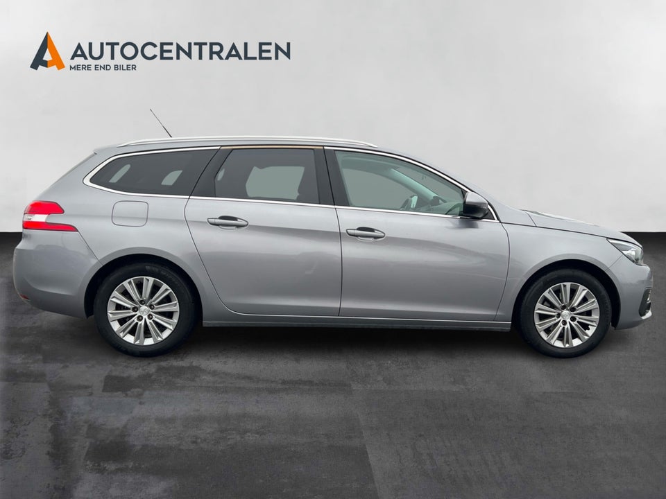 Peugeot 308 1,2 PureTech 130 Selection Sky EAT8 5d