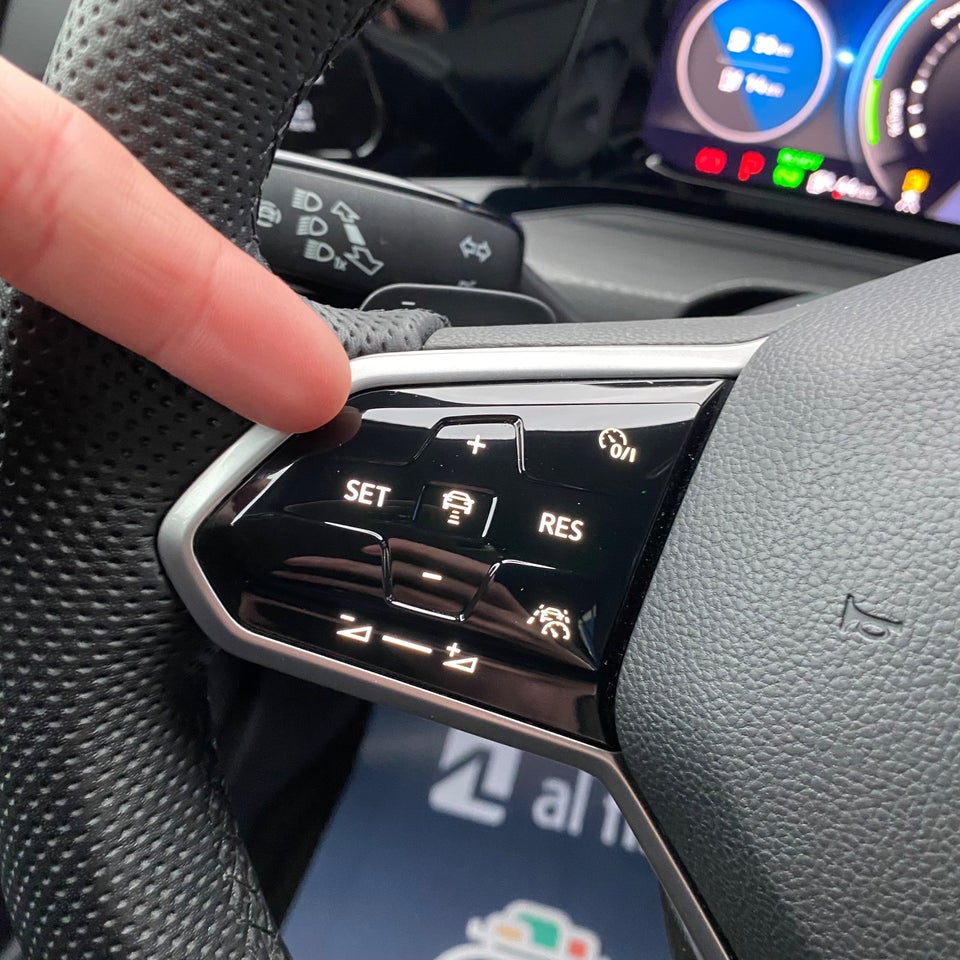 VW Golf VIII 1,4 GTE DSG 5d