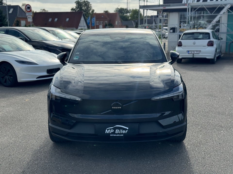 Volvo EX30 Extended Range Black Edition 5d