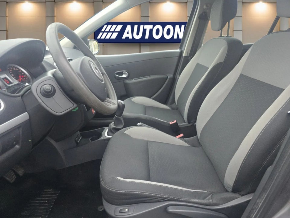 Renault Clio III 1,2 16V TCe Expression 5d
