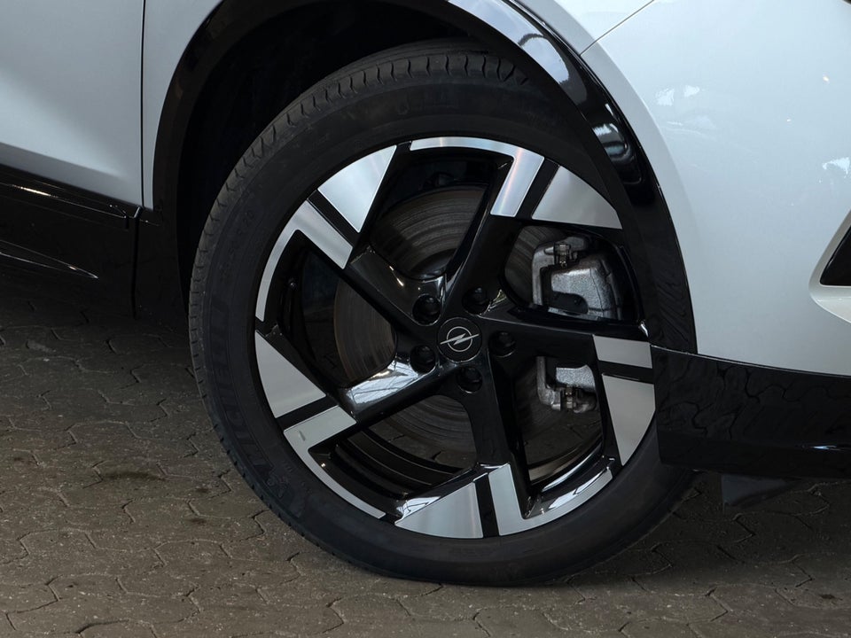 Opel Grandland-e 73 GS Sky 5d