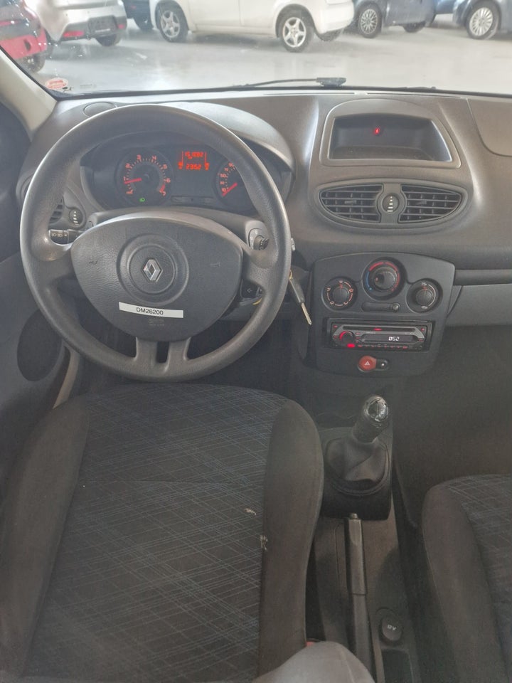 Renault Clio III 1,2 16V Basic 5d