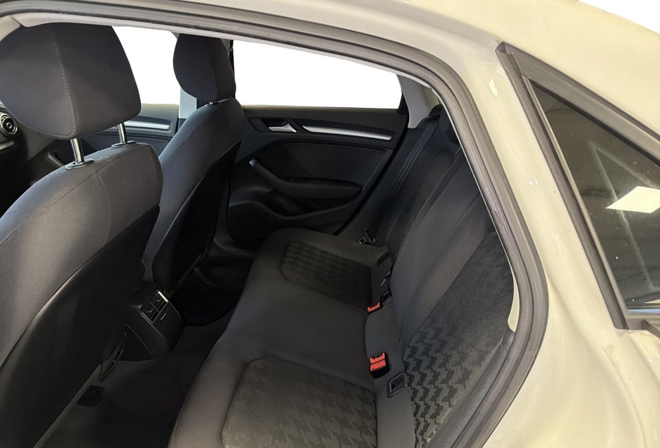 Audi A3 1,6 TDi 110 Ambition 4d