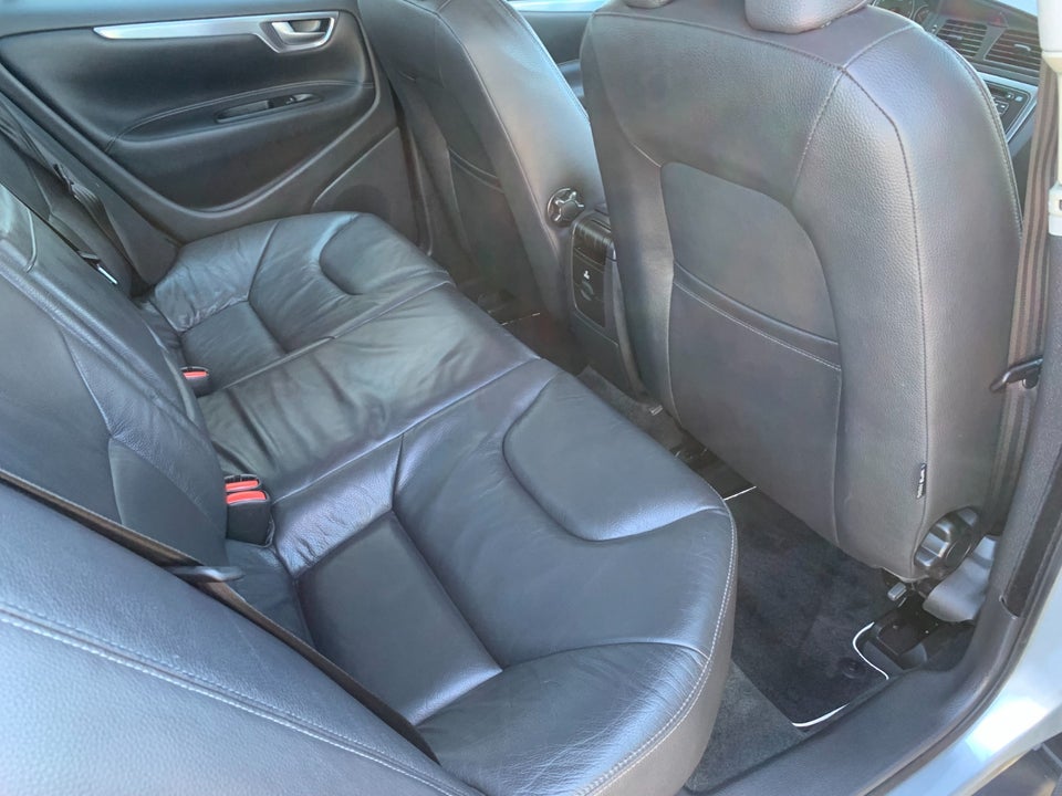 Volvo S60 2,4 140 Momentum 4d