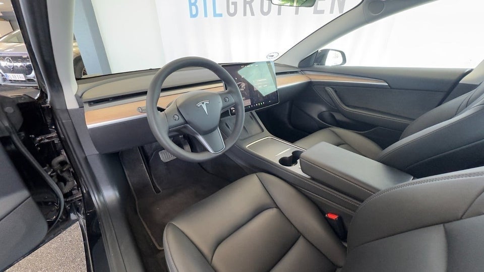 Tesla Model 3 Long Range AWD 4d