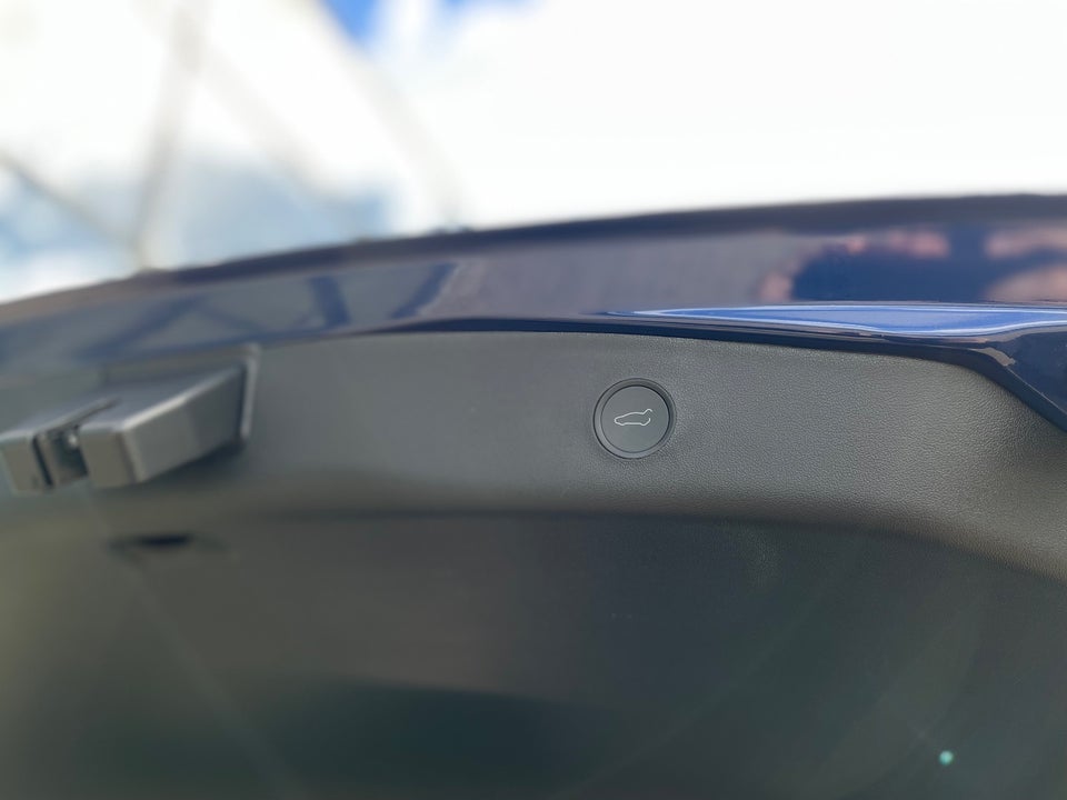 Tesla Model 3 Long Range AWD 4d