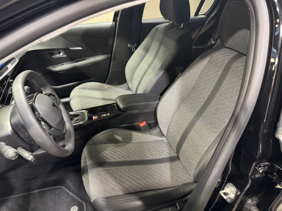 Peugeot 208 1,2 PureTech 100 Allure+ 5d