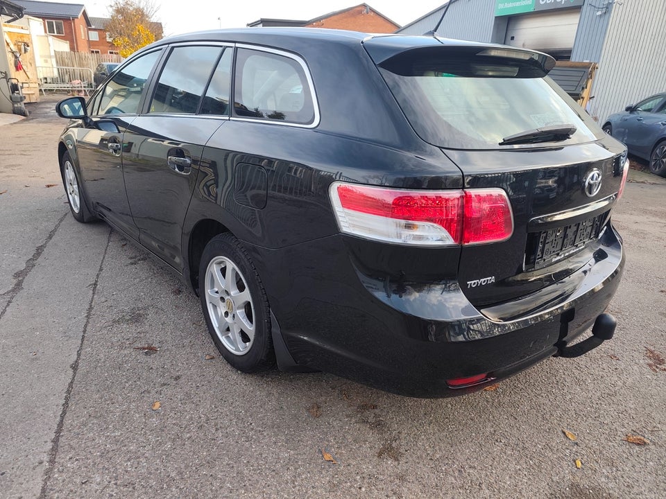 Toyota Avensis 1,8 VVT-i T2 stc. 5d