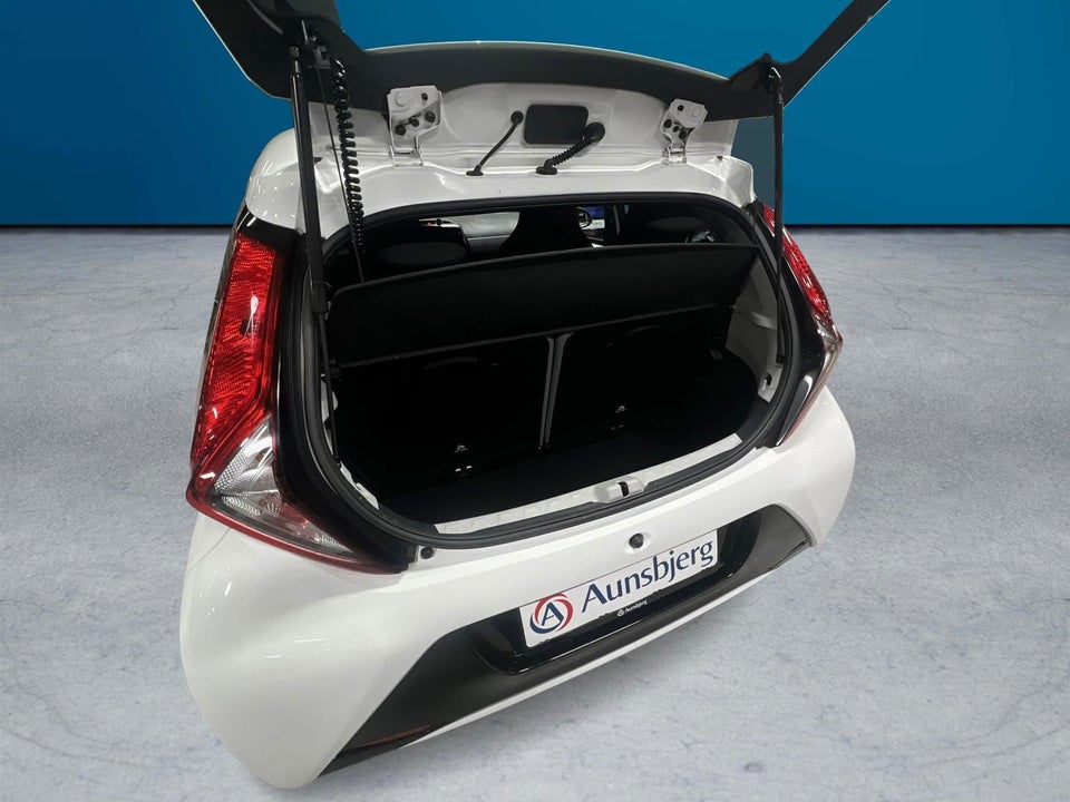 Toyota Aygo 1,0 VVT-i x-play 5d