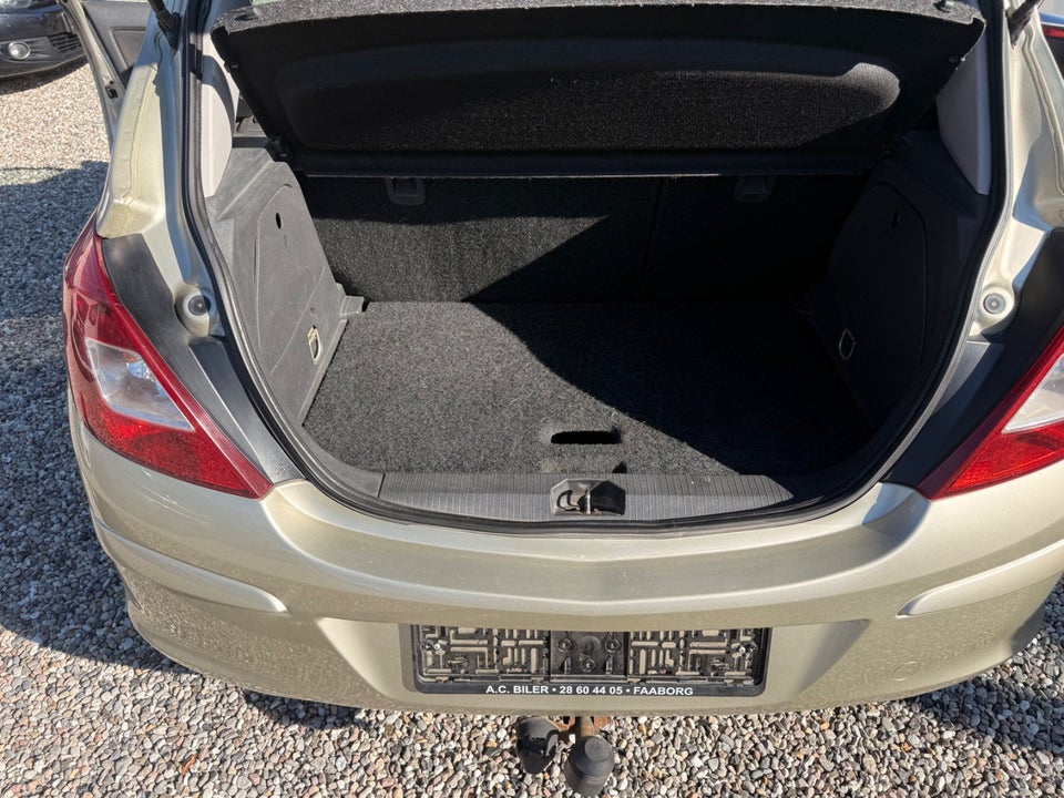 Opel Corsa 1,2 16V Essentia 5d