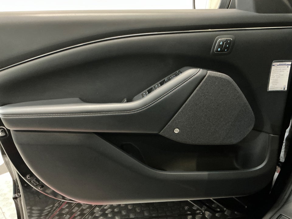 Ford Mustang Mach-E 68 Standard Range 5d