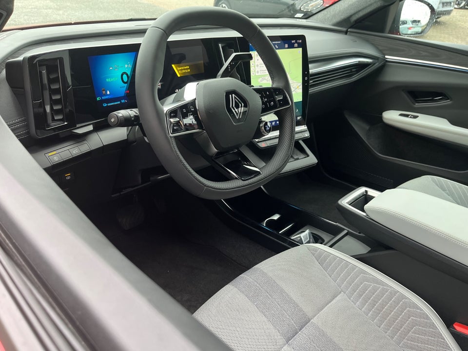 Renault Scenic E-Tech 87 Iconic 5d