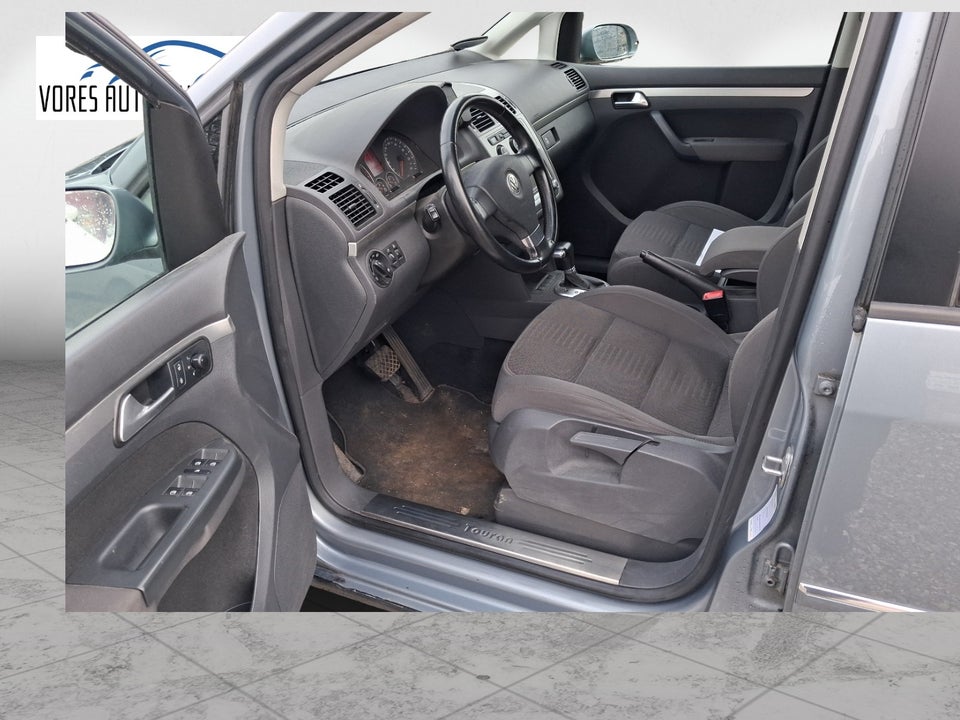 VW Touran 2,0 TDi 140 Trendline DSG 5d