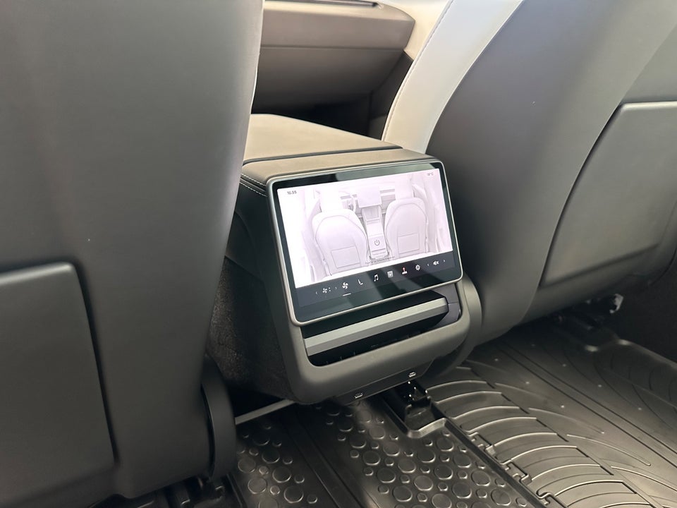 Tesla Model 3 RWD 4d