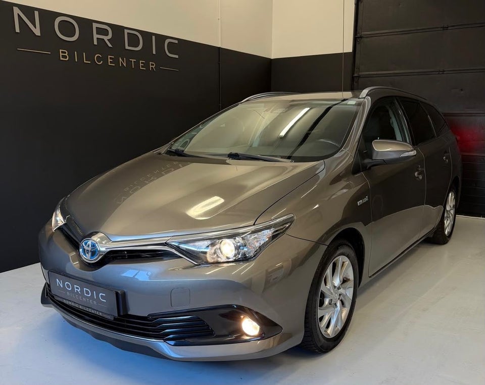 Toyota Auris 1,8 Hybrid H2 Comfort Touring Sports CVT 5d