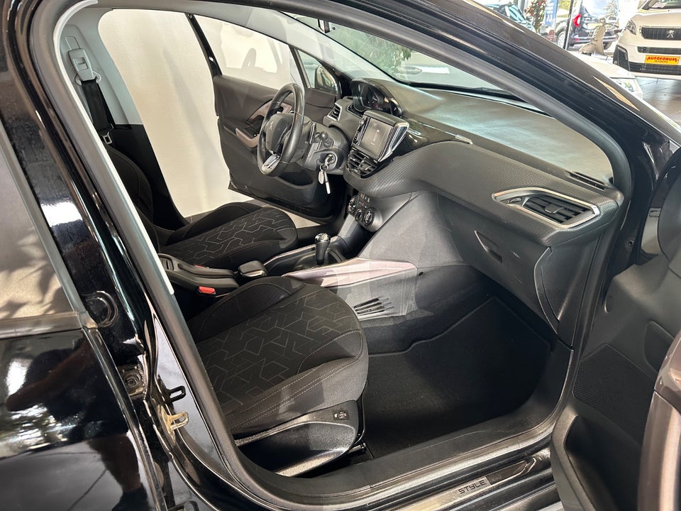 Peugeot 2008 1,2 e-VTi 82 Style ESG 5d