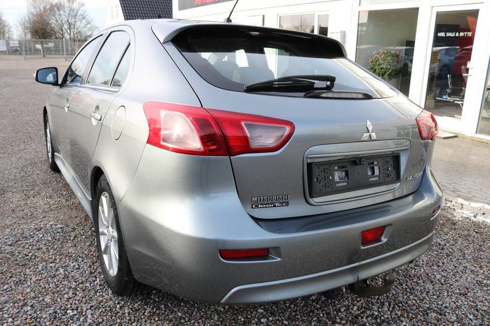 Mitsubishi Lancer 1,6 Invite SportBack 5d