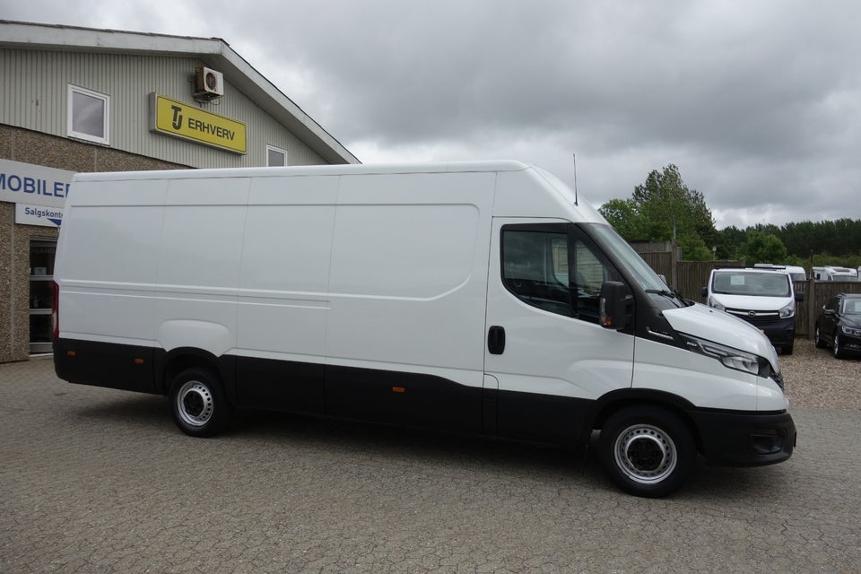 Iveco Daily 2,3 35S16 16m³ Van AG8