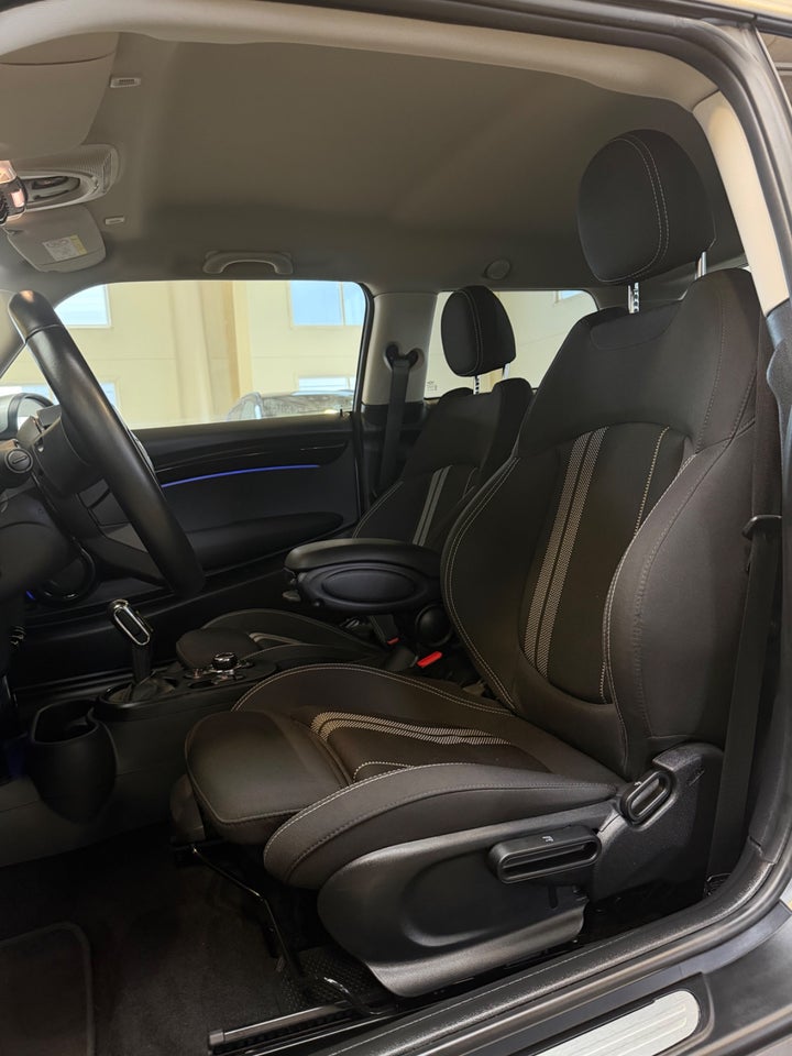 MINI Cooper SE Essential 3d