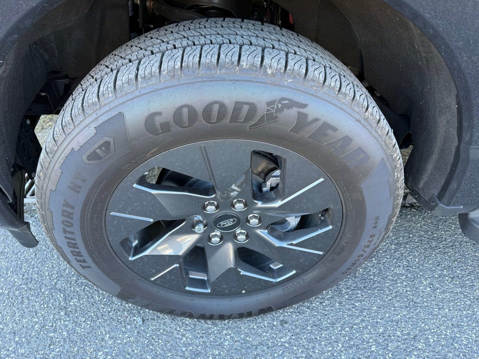 Ford F-150 131 Lightning Lariat Extended Range 4d