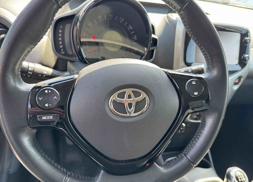 Toyota Aygo 1,0 VVT-i x-play x-touch 5d