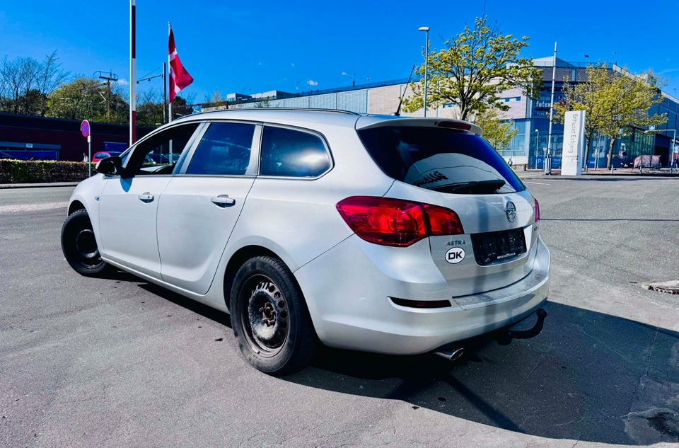 Opel Astra 1,4 T 140 Enjoy Sports Tourer 5d