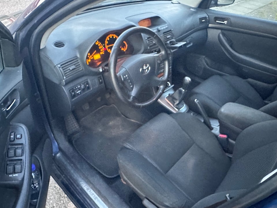 Toyota Avensis 1,8 VVT-i Elegance stc. 5d
