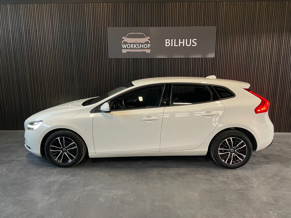 Volvo V40 2,0 D2 120 Momentum 5d