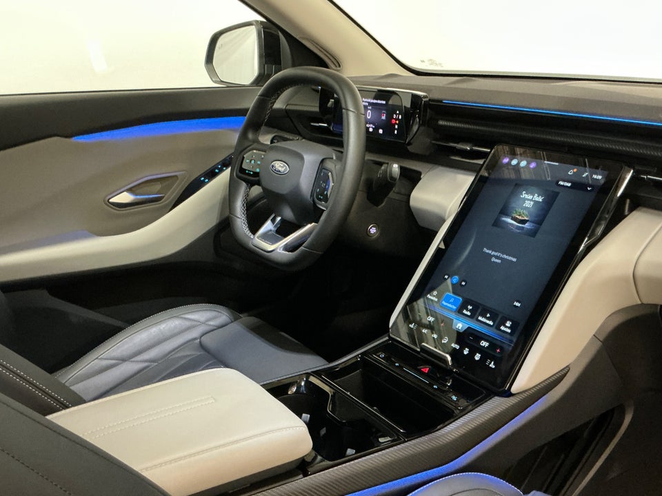 Ford Explorer 82 Premium Extended Range 5d